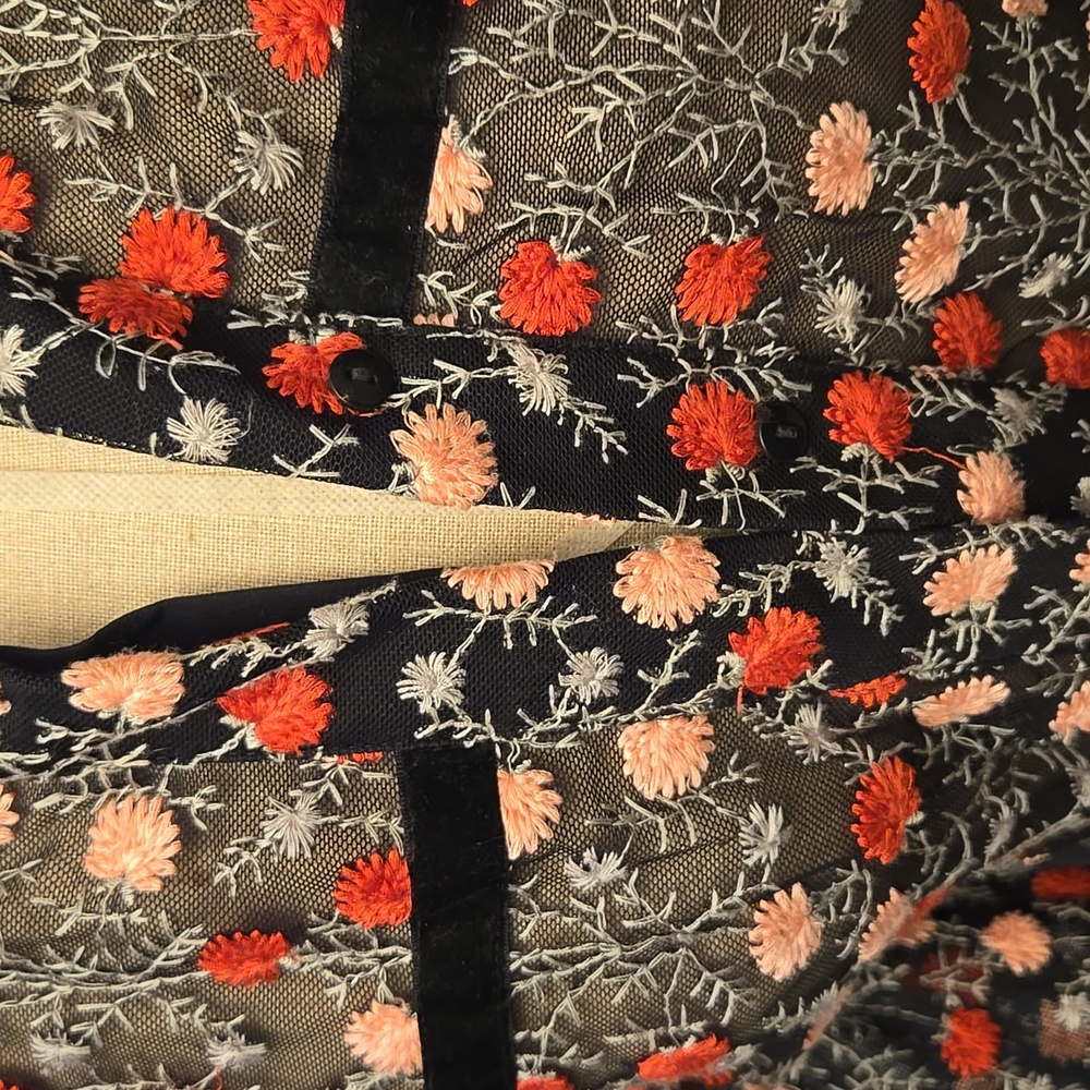 Floral embroidered top - Picture 7 of 7